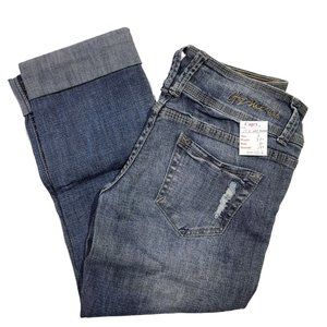 NWT Women's Tattered Style Capri Jeans Size 1